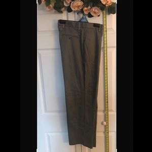 34/32 Dockers khakis